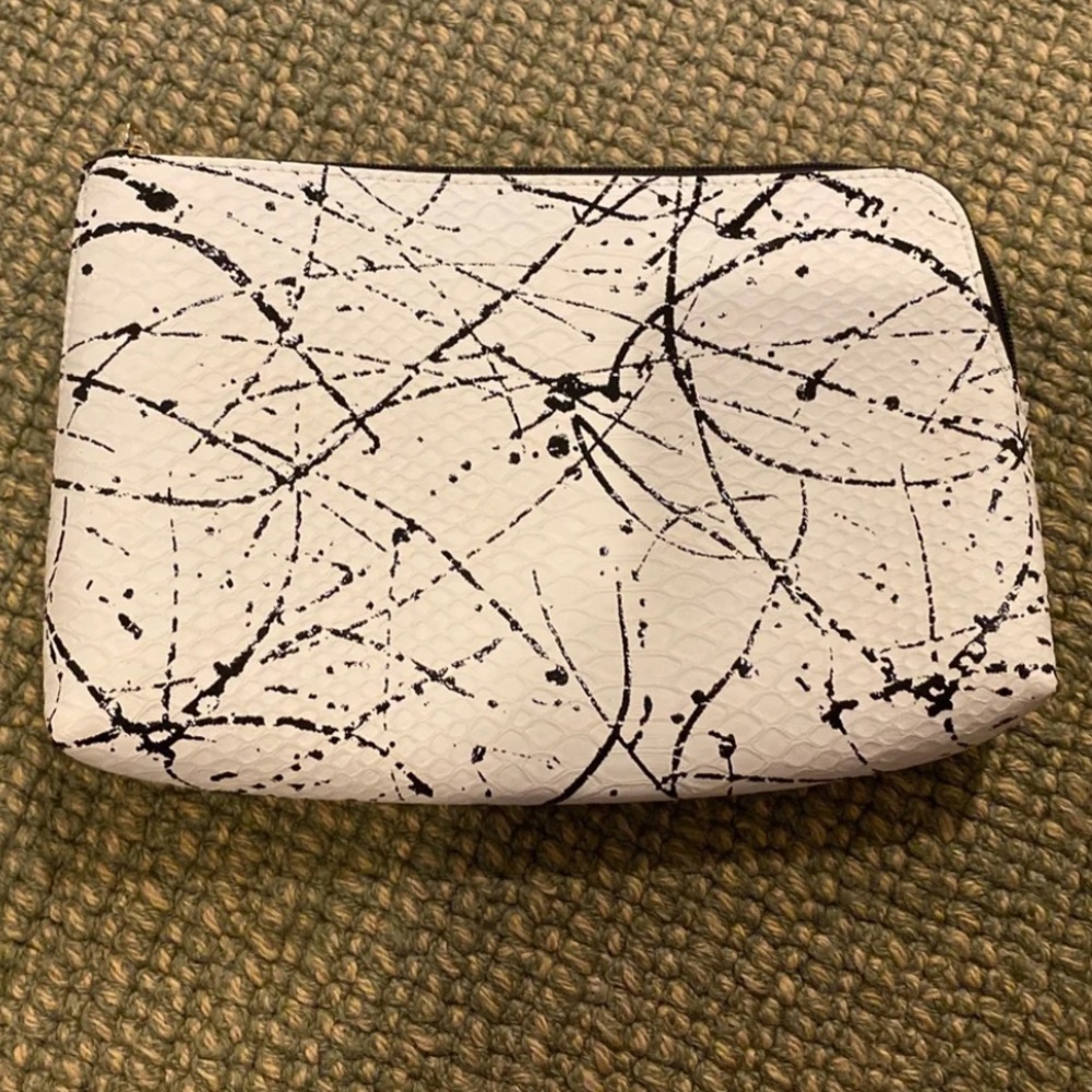 Estée Lauder makeup bag